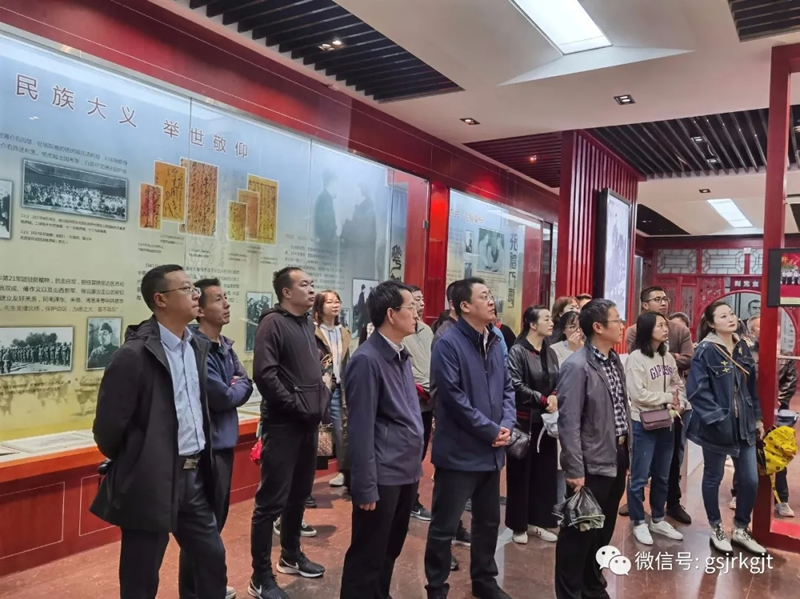 天水市政府金融辦、甘肅金控天水擔(dān)保公司、天水卓雅服飾公司黨支部聯(lián)合舉行主題黨日活動(dòng)
